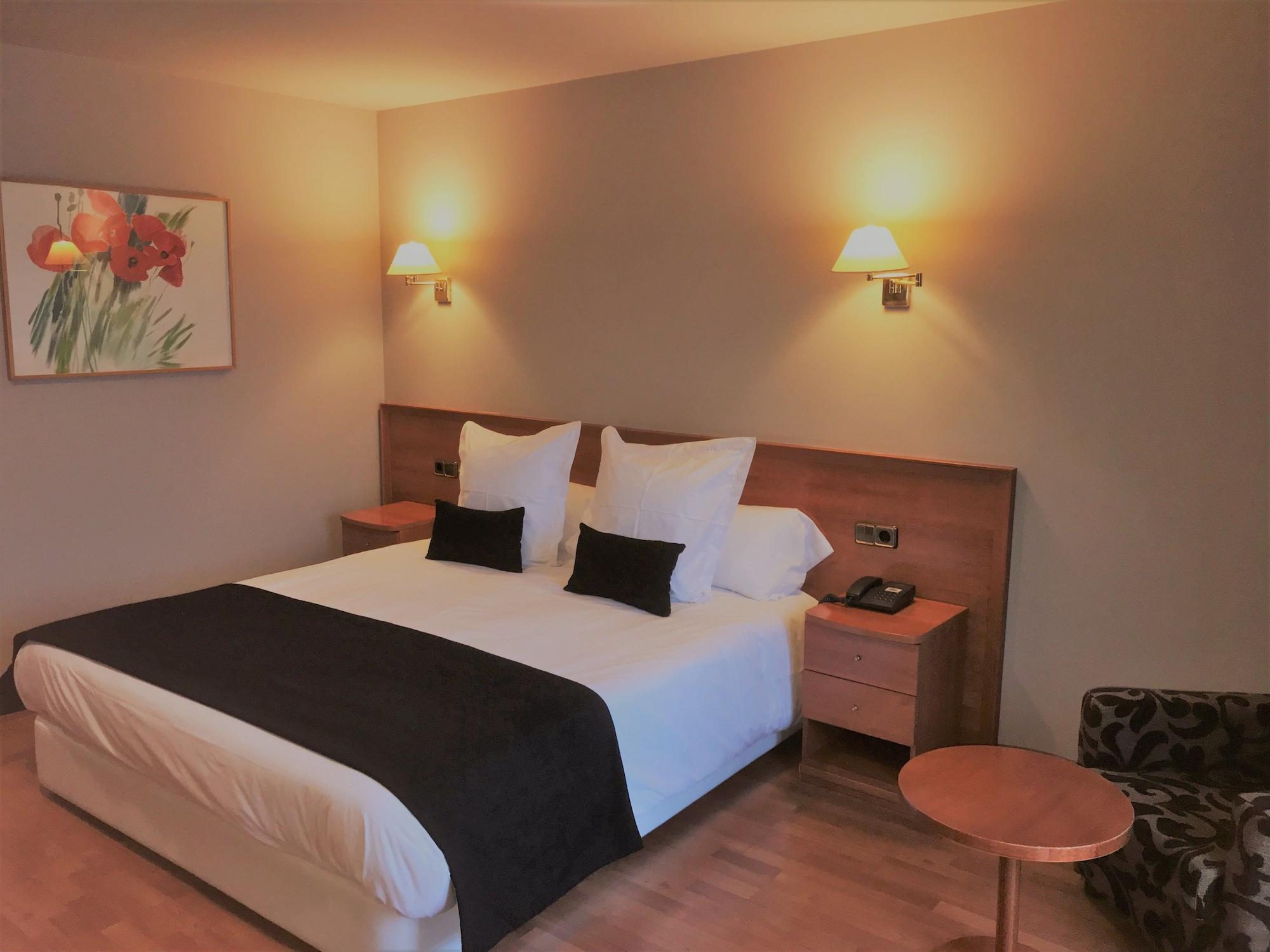 Hotel & Spa Niunit El Serrat Exterior photo