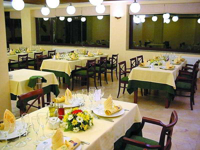 Hotel & Spa Niunit El Serrat Restaurant photo