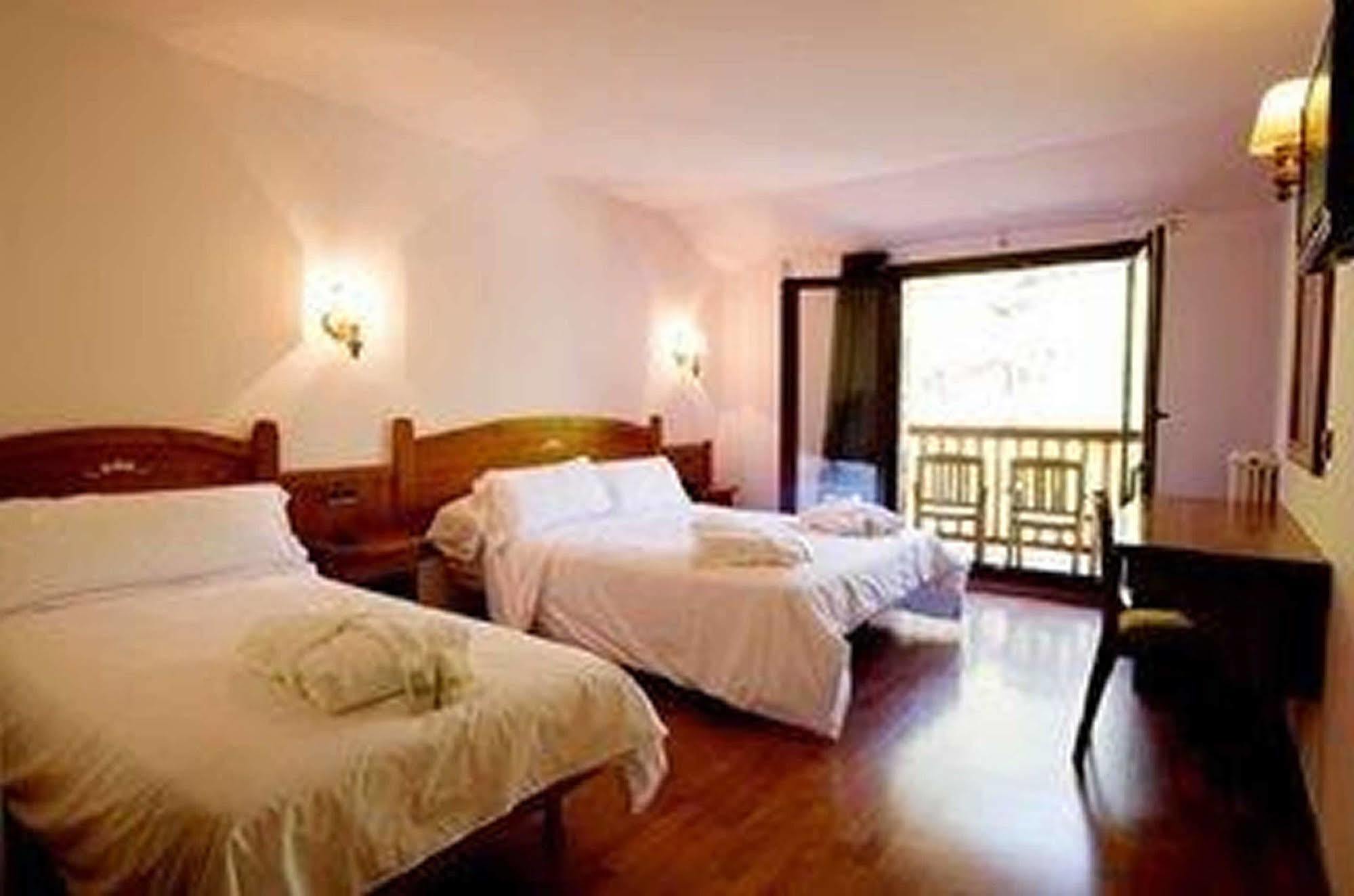 Hotel & Spa Niunit El Serrat Exterior photo